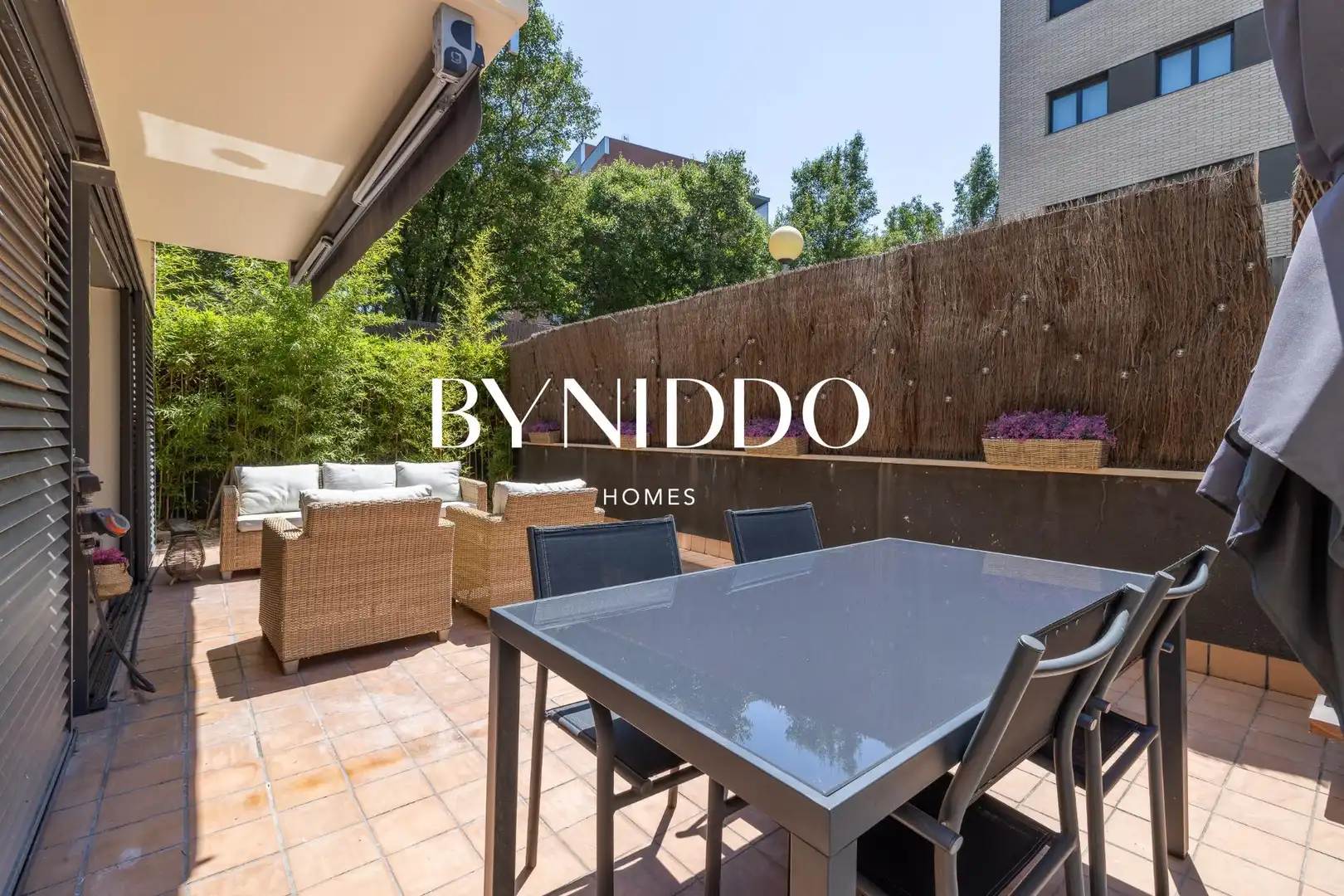 Terrasse von Erdgeschoss zum Verkauf in Sant Cugat del Vallès mit Klimaanlage, Heizung und Privatgarten
