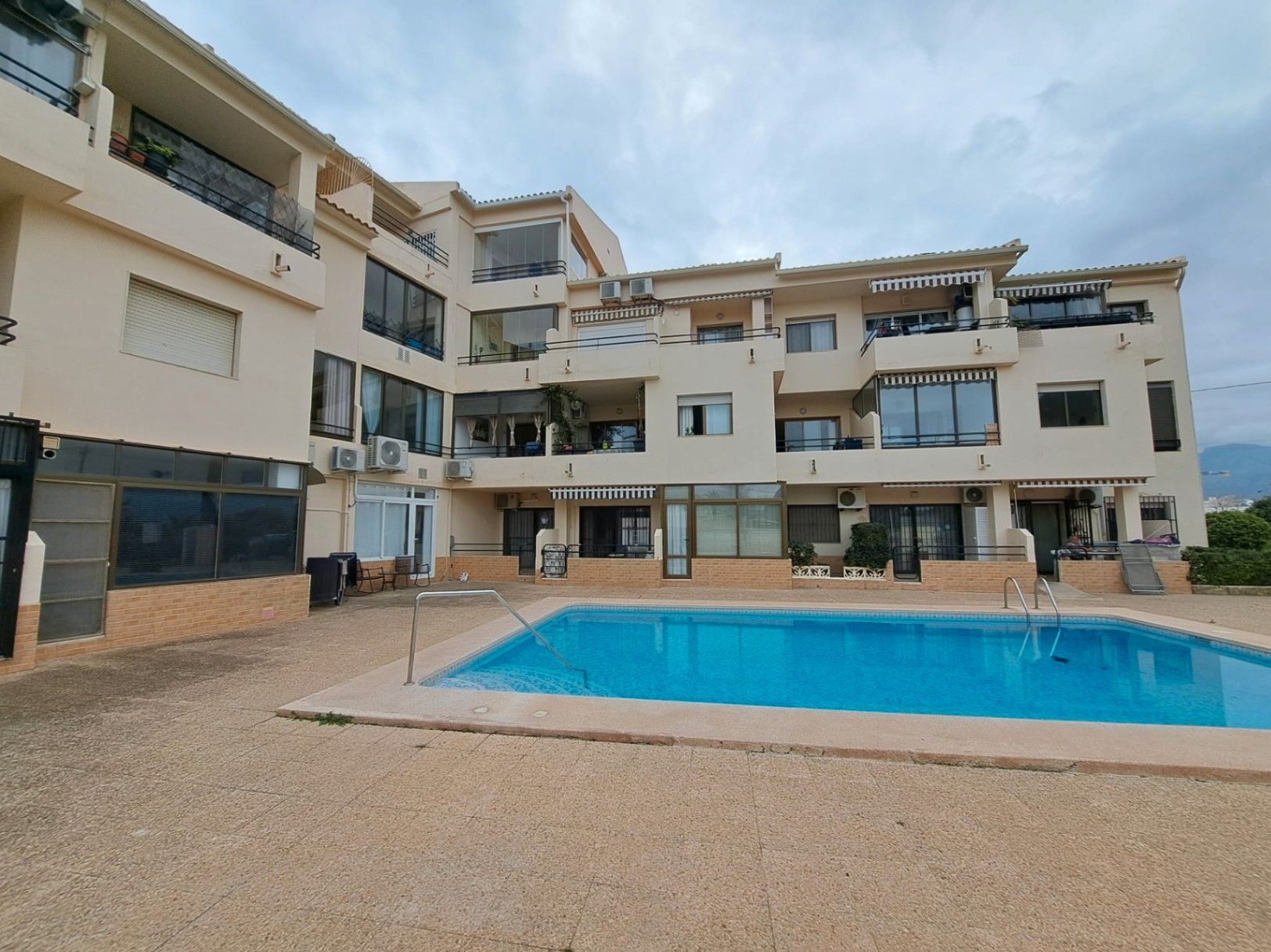 Vista exterior de Apartamento en venta en L'Alfàs del Pi con Aire acondicionado, Calefacción y Piscina