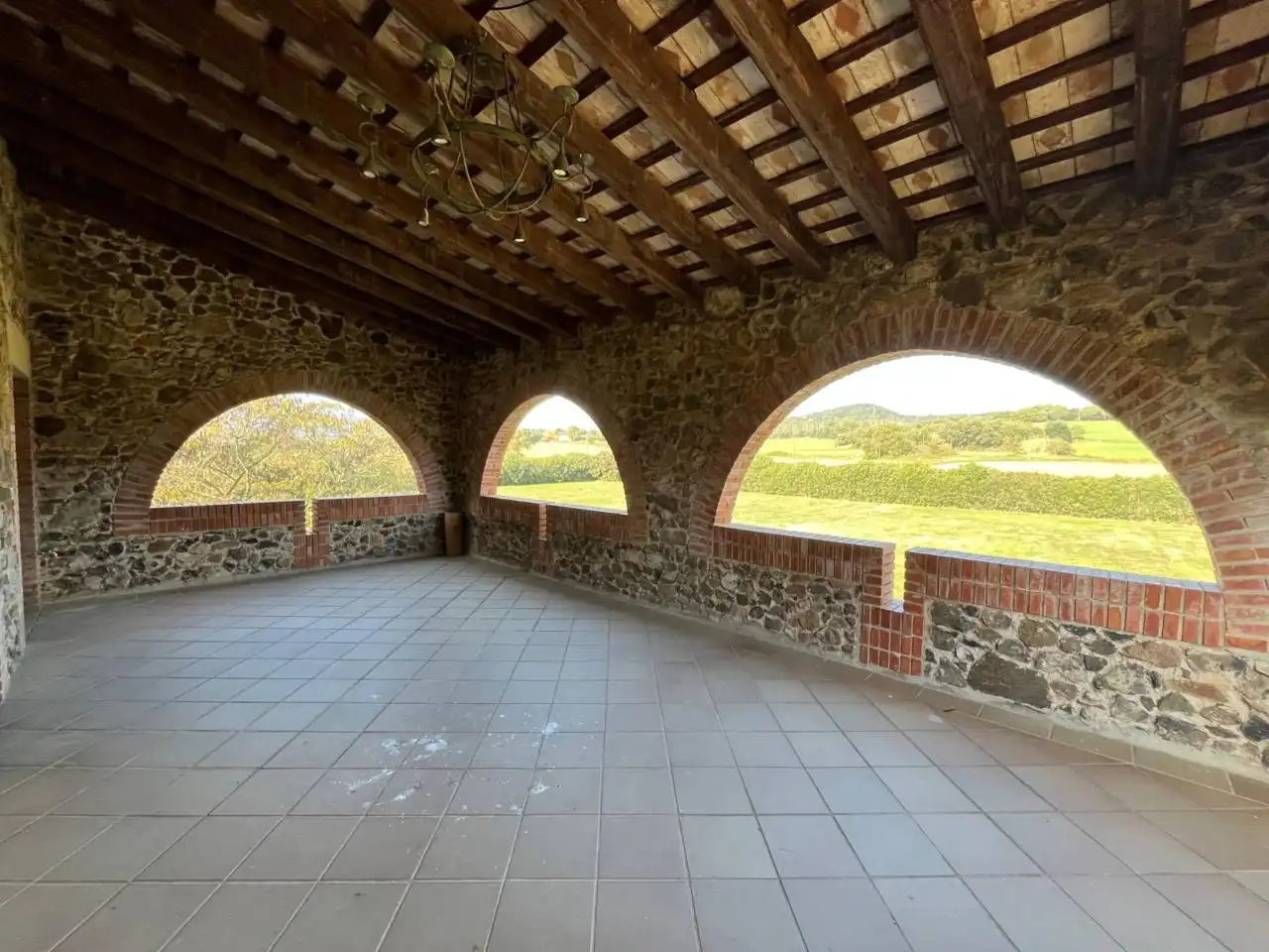Terraza de Finca rústica de alquiler en Aiguaviva con Calefacción, Jardín privado y Terraza