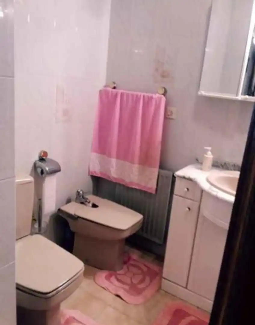 Bany de Pis en venda en Villarcayo de Merindad de Castilla la Vieja amb Calefacció, Traster i Moblat