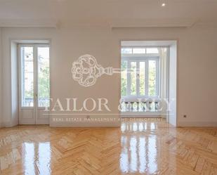 Living room of Flat to rent in  Madrid Capital  with Air Conditioner and Terrace