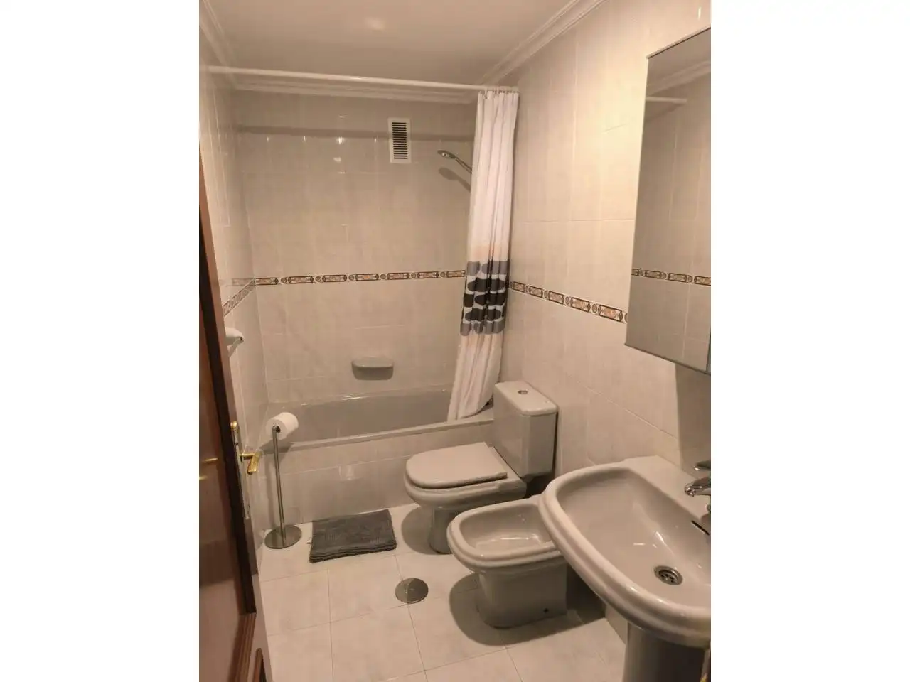 Bathroom of Flat for rent in Aller  with Heating, Parquet flooring and Furnished