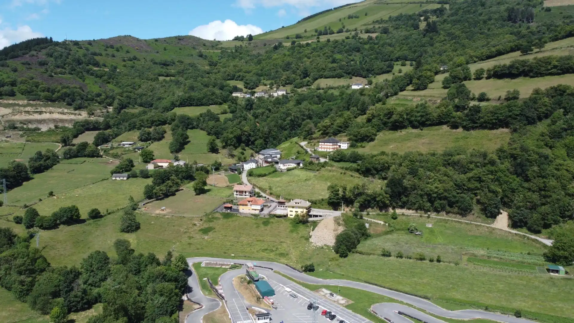 Vista exterior de Casa o chalet en venta en Cangas del Narcea con Jardín privado, Amueblado y Balcón