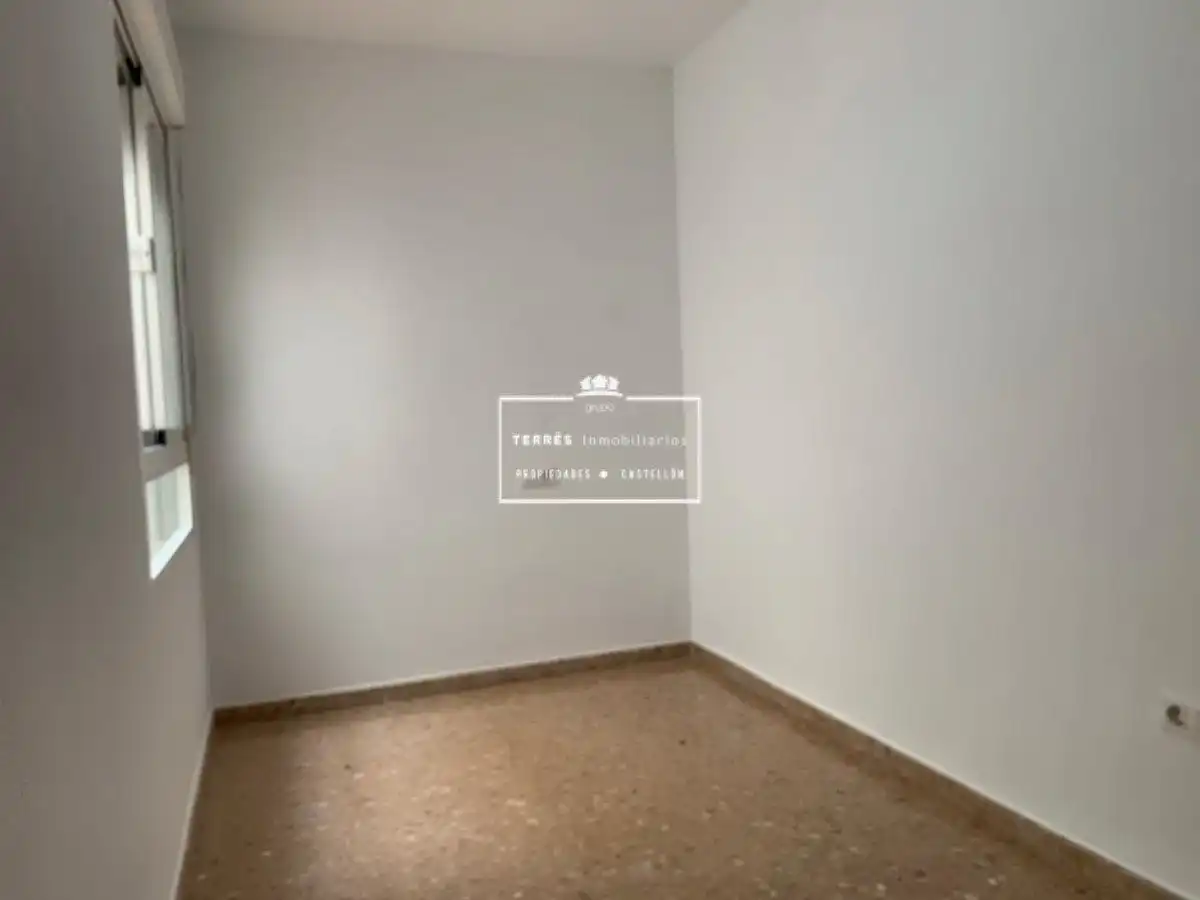 Habitación de Piso en venta en Castellón de la Plana / Castelló de la Plana con Terraza, Trastero y Balcón