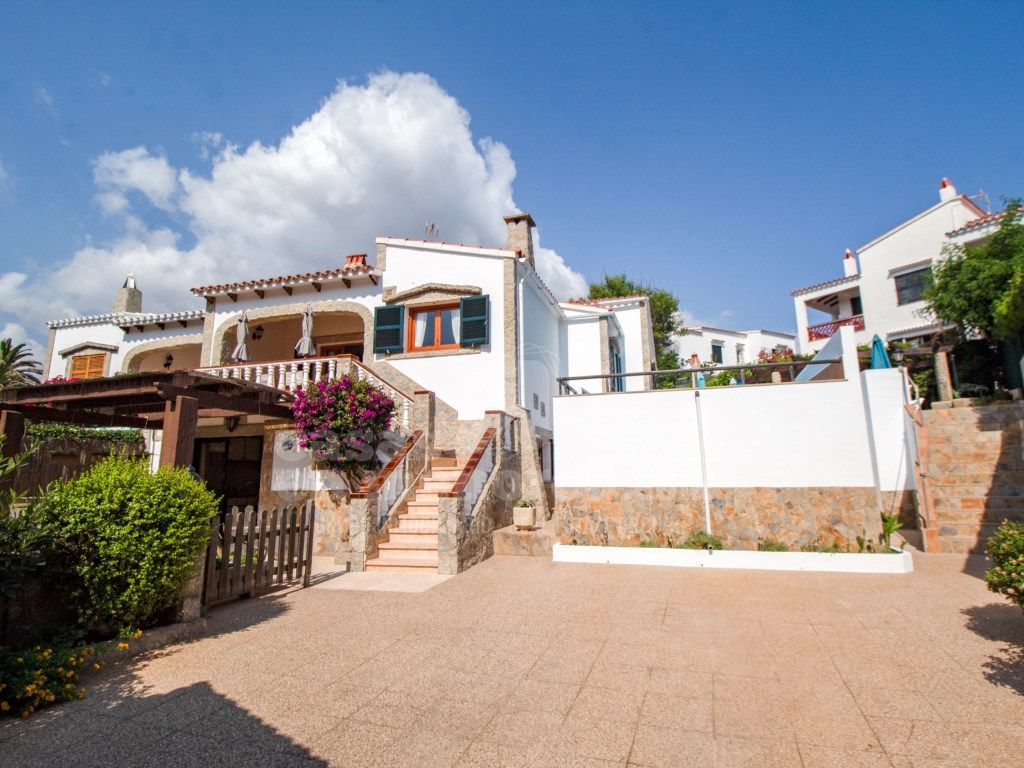 Vista exterior de Casa o xalet en venda en Es Mercadal amb Jardí privat i Piscina