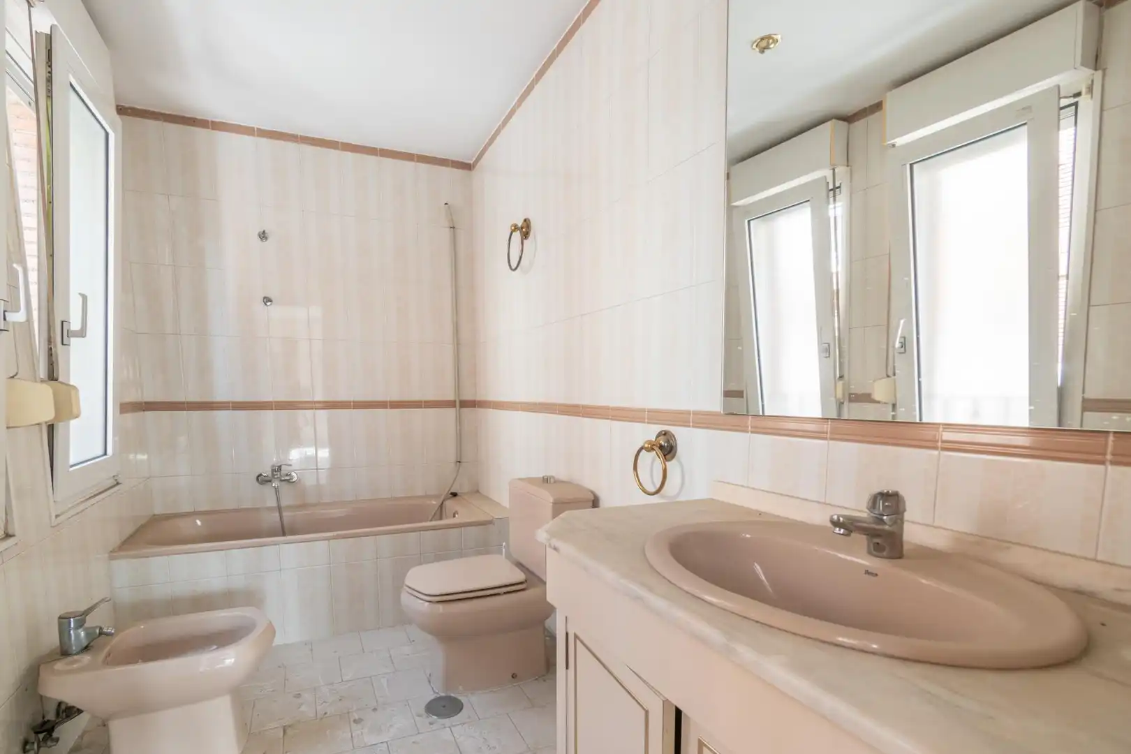 Badezimmer von Wohnung zum Verkauf in Armilla mit Heizung und Terrasse