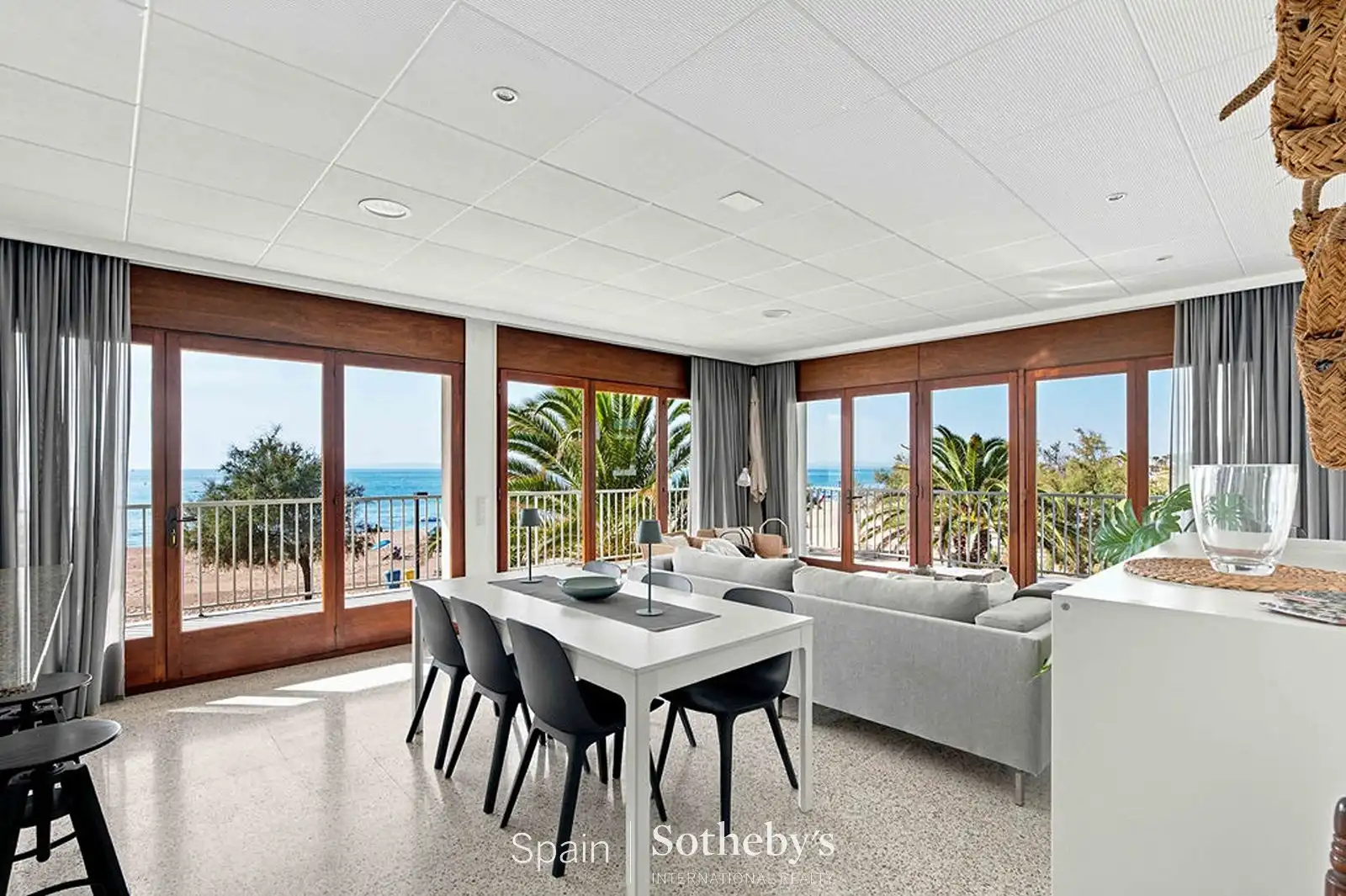 Comedor de Edificio en venta en Roses