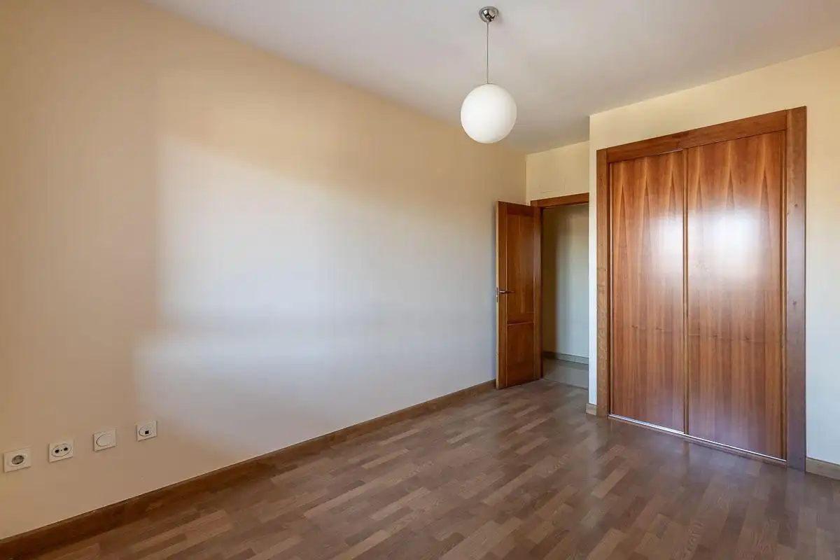 Schlafzimmer von Wohnung zur Miete in Granada mit Klimaanlage, Heizung und Privatgarten