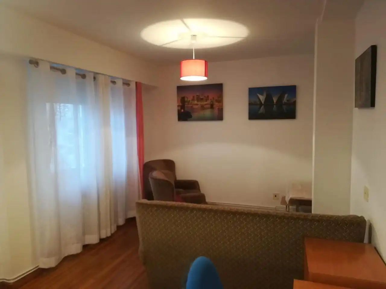 Sala d'estar de Planta baixa de lloguer en Santiago de Compostela  amb Calefacció i Moblat
