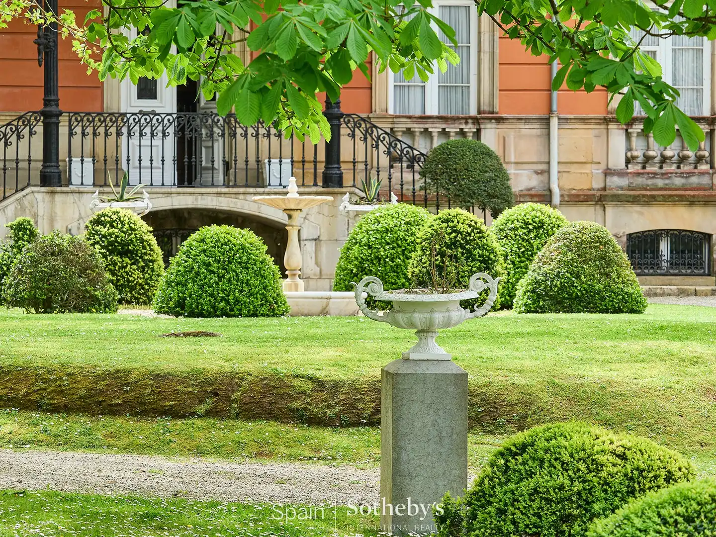 Jardí de Casa o xalet en venda en Gijón  amb Calefacció, Jardí privat i Terrassa