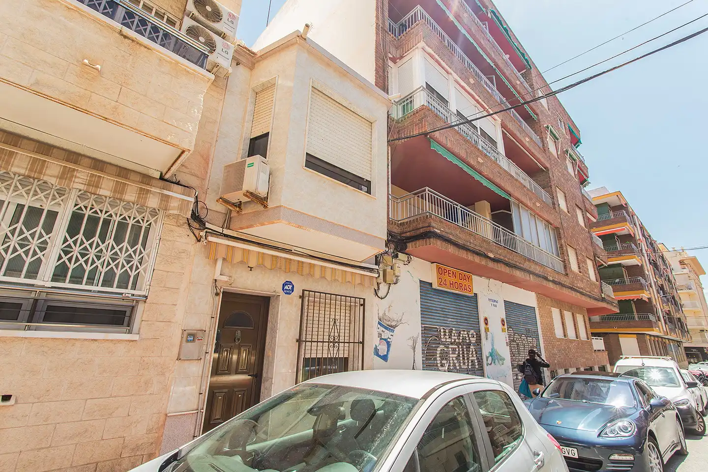 Vista exterior de Casa adosada en venta en Torrevieja con Aire acondicionado, Amueblado y Horno