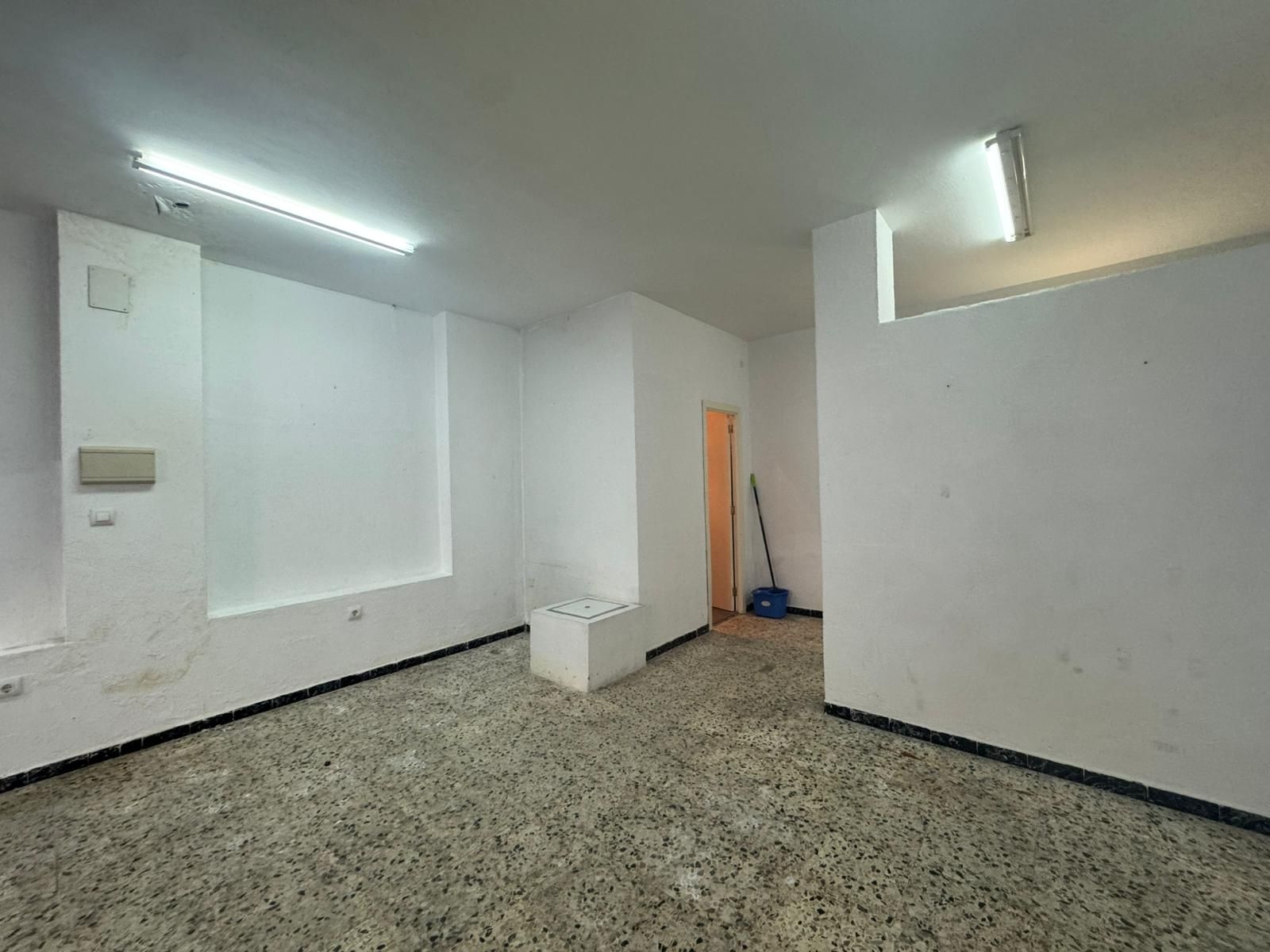 Premises for sale in  Sevilla Capital