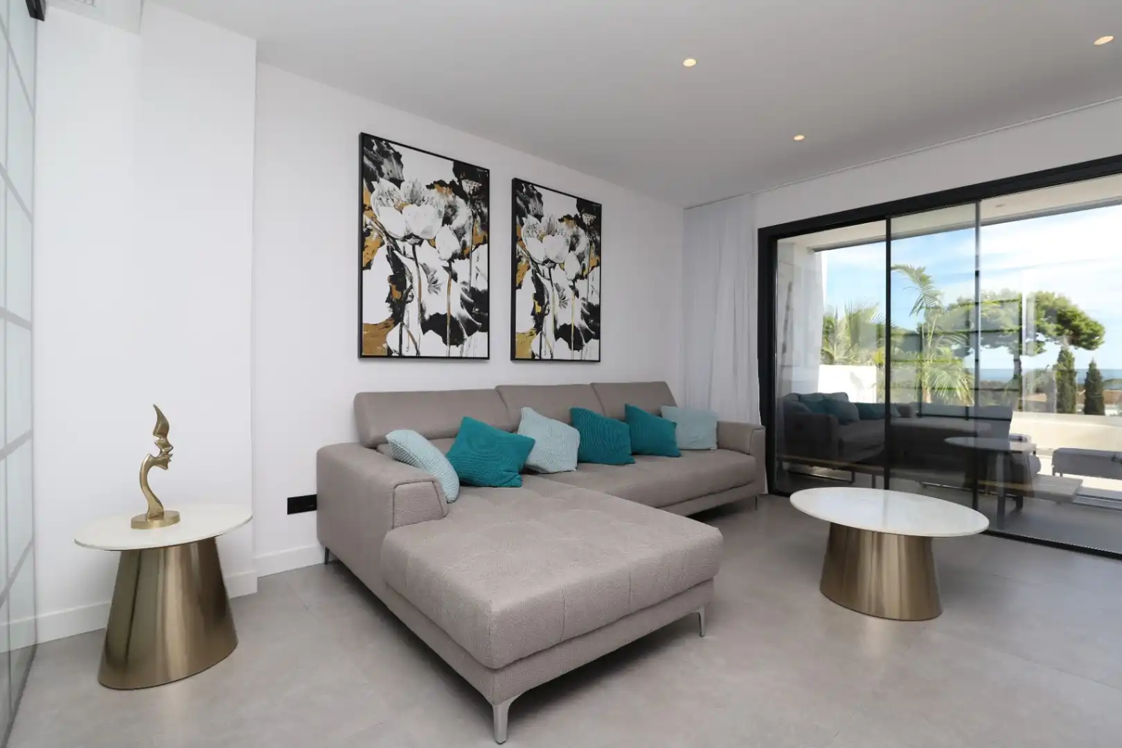 Sala d'estar de Apartament de lloguer en Estepona amb Aire condicionat, Calefacció i Terrassa