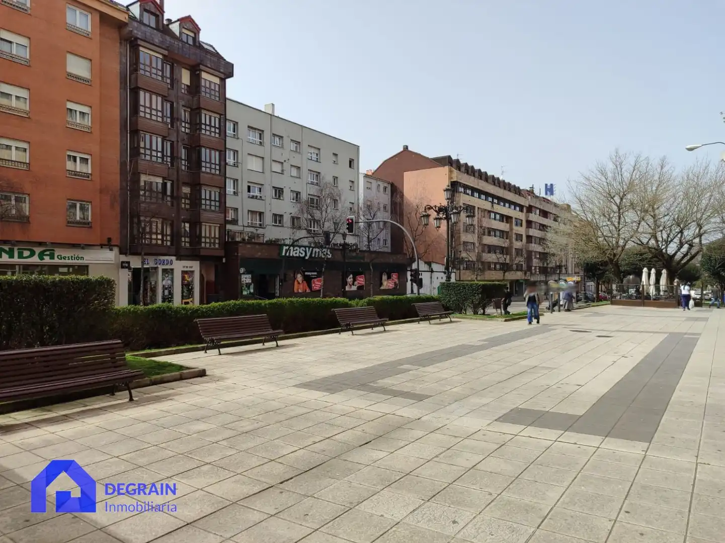 Außenansicht von Wohnung zum Verkauf in Oviedo  mit Abstellraum