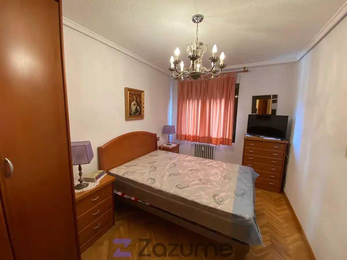 Bedroom of Flat for rent in Salamanca  with Heating, Parquet flooring and Furnished