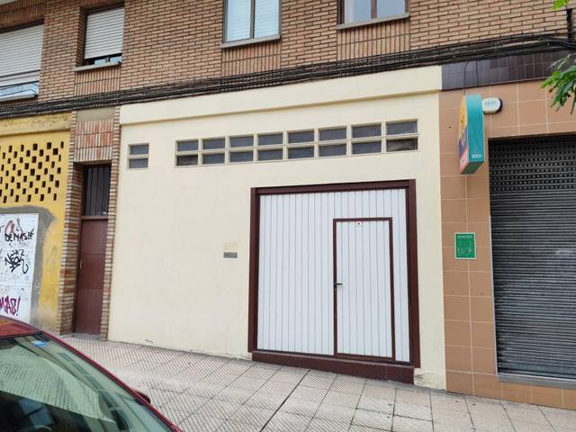 Local comercial en Alquiler en Calle Calle del Cabo Peñas, 6 en Teatinos - Los Prados