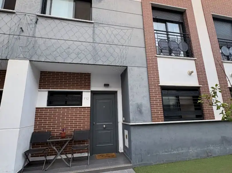 Adossat amb piscina en venda a Ernesto Kusche 1, imagen 2