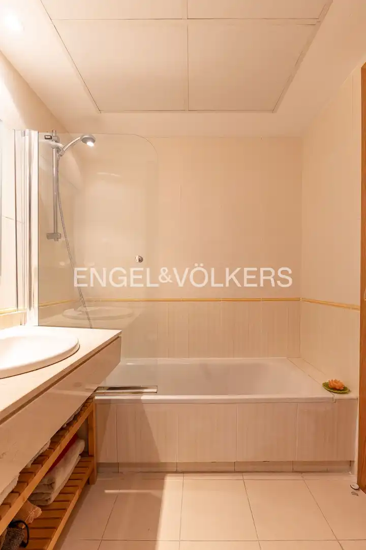 Baño de Dúplex en venta en Majadahonda con Aire acondicionado, Calefacción y Jardín privado