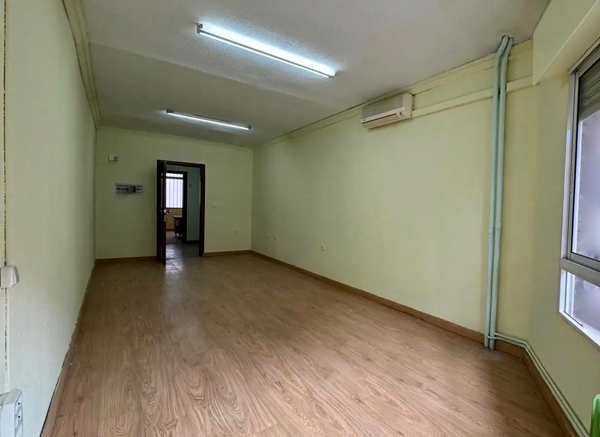 Büro zum Verkauf in Cáceres mit Klimaanlage und Heizung