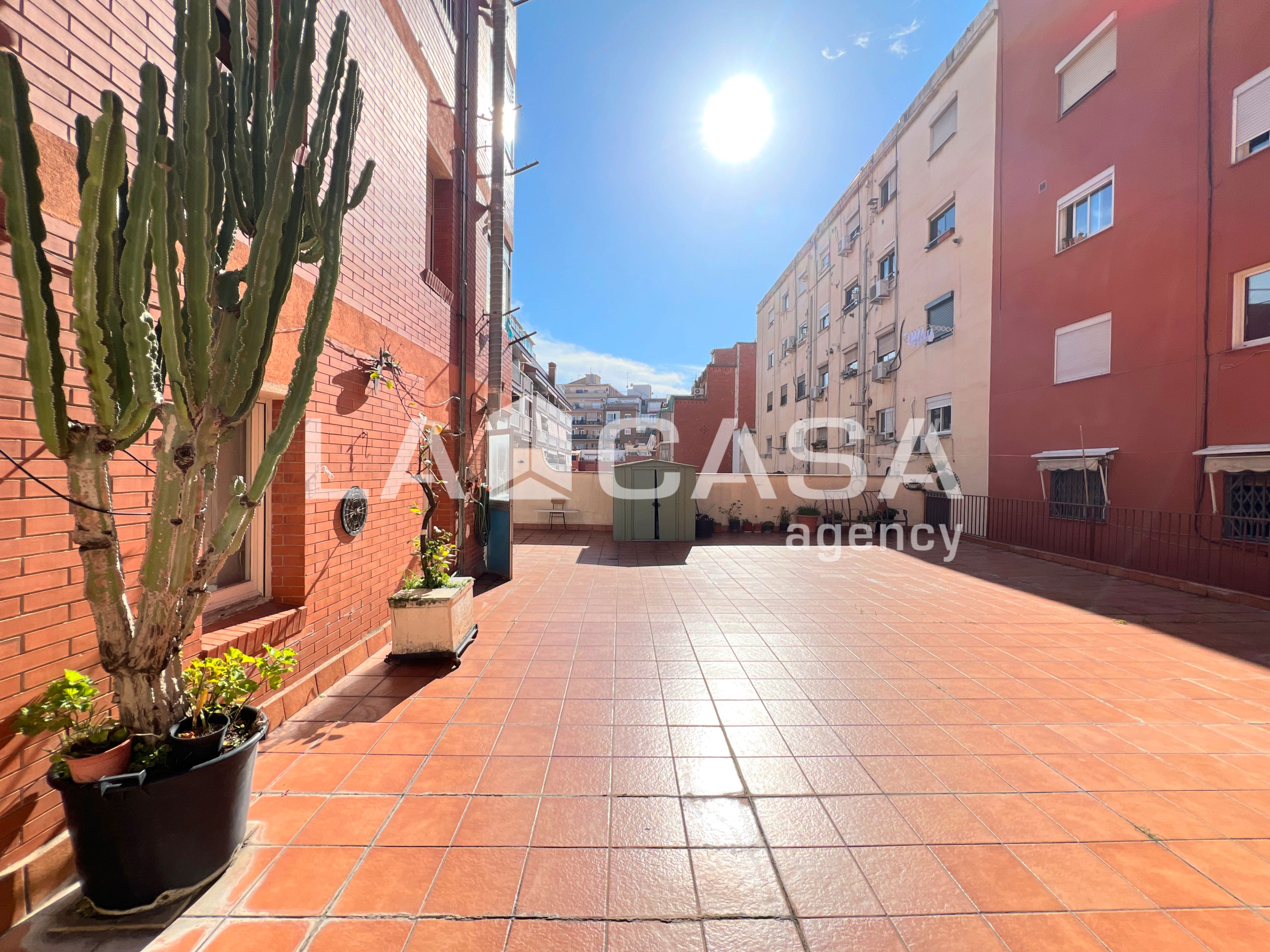 Exterior view of Flat for sale in  Barcelona Capital  with Heating and Terrace