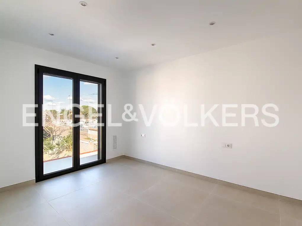 Dormitori de Casa adosada en venda en Empuriabrava amb Aire condicionat, Jardí privat i Piscina