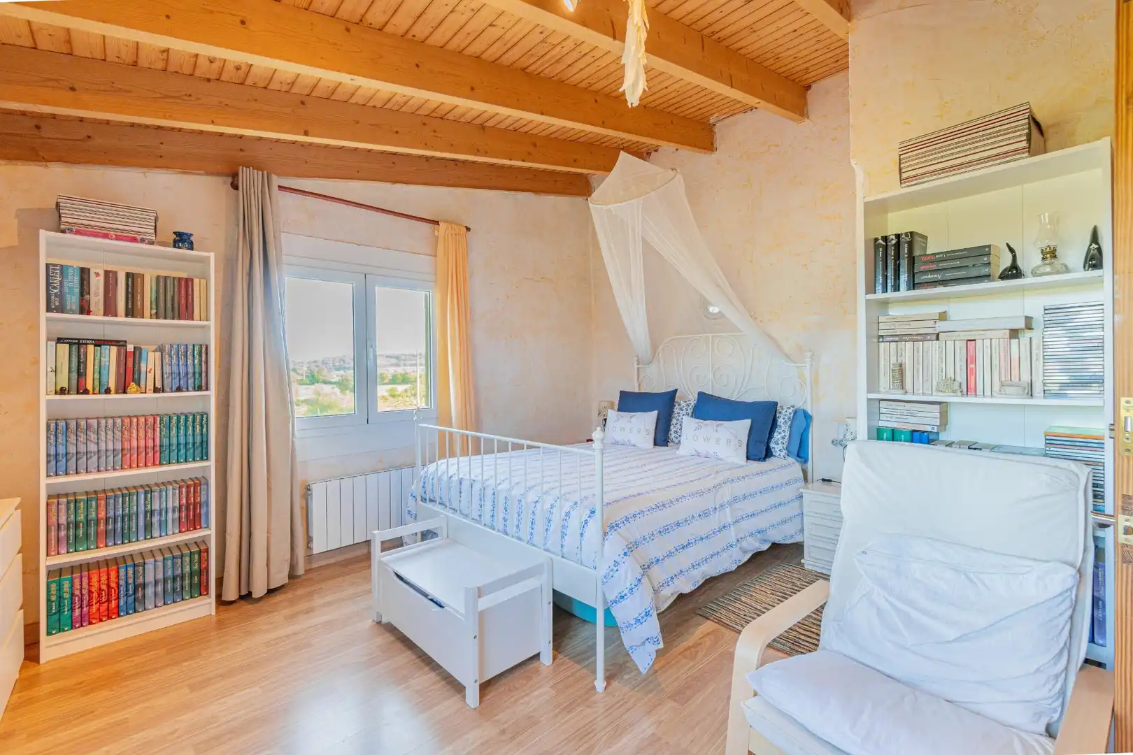 Schlafzimmer von Country house zum Verkauf in Sineu mit Klimaanlage, Heizung und Privatgarten