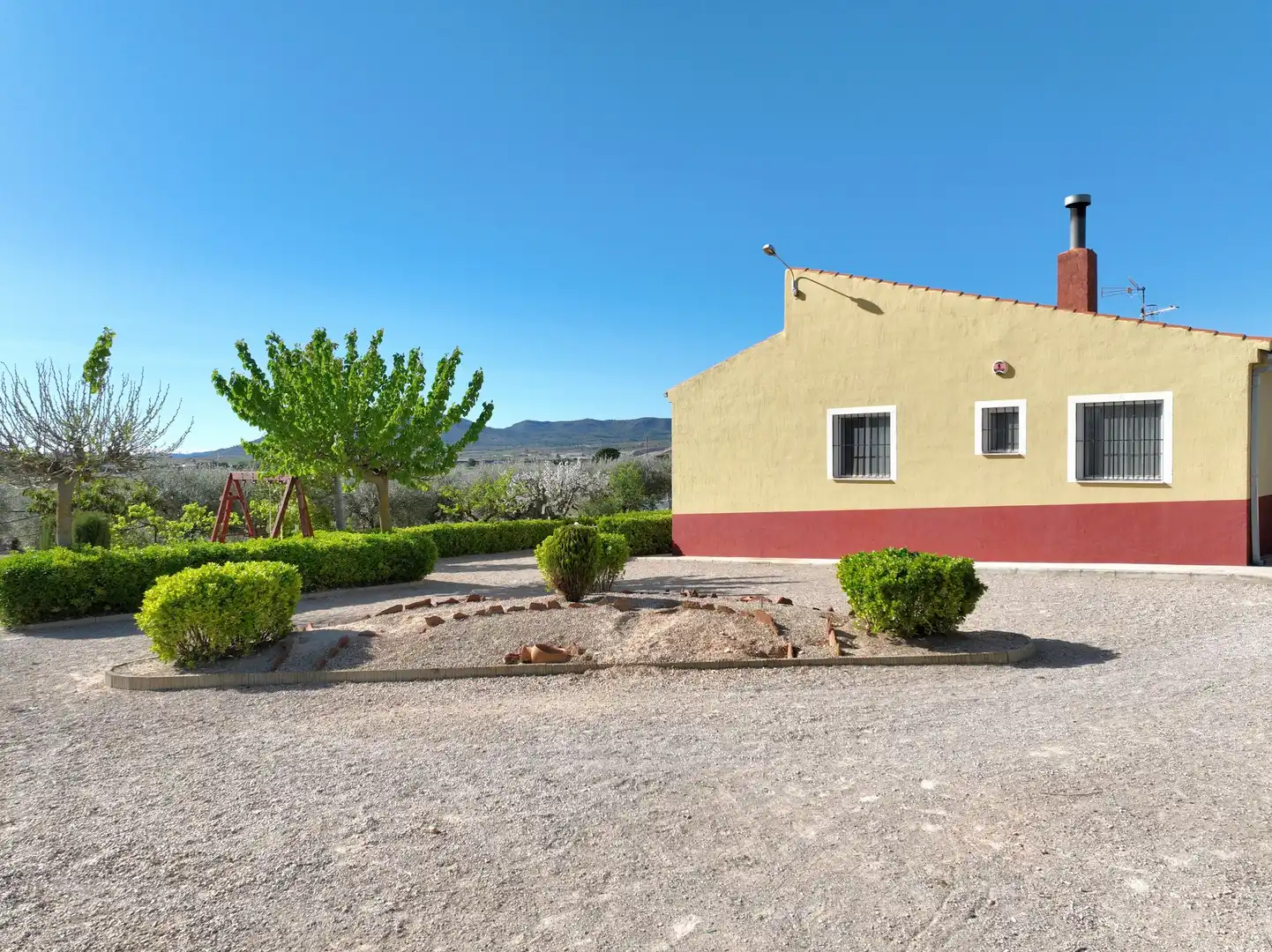 Vista exterior de Casa o xalet en venda en Caudete amb Terrassa