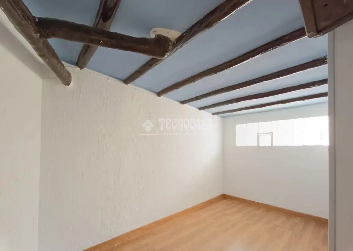 Schlafzimmer von Büro zum Verkauf in Zaragoza mit Heizung