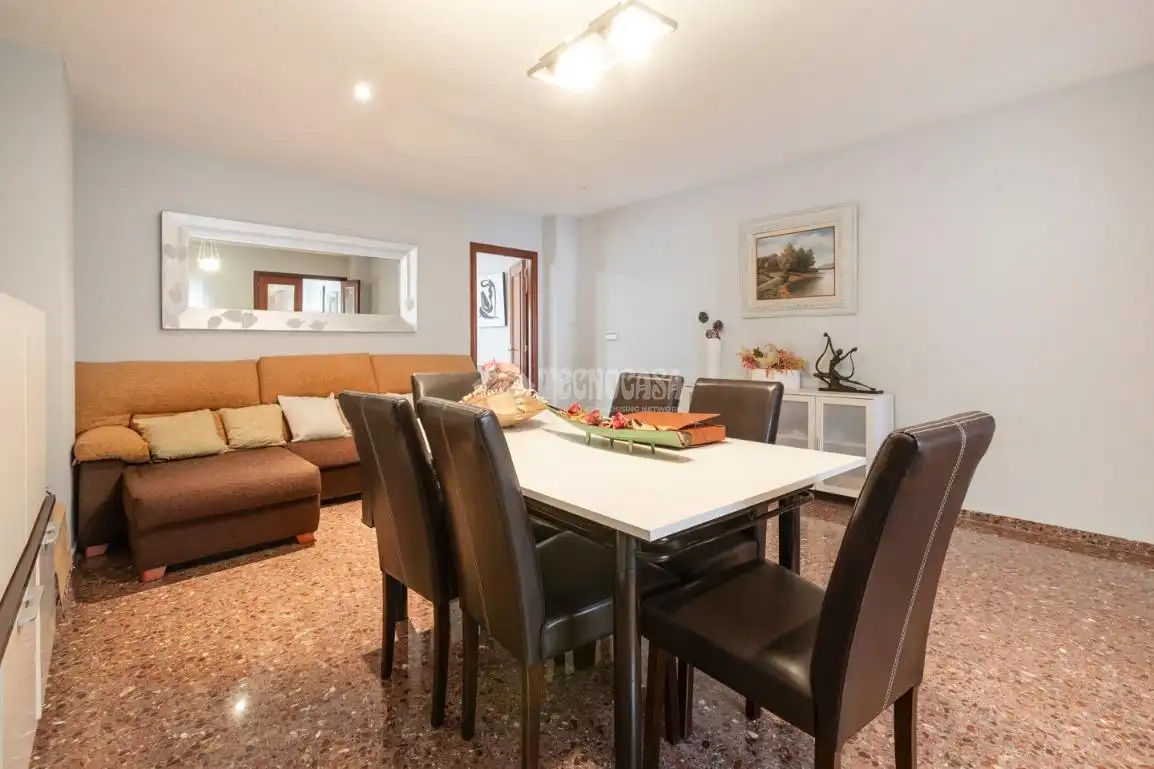 Dining room of Houses for sale in Valencia  with Air Conditioner, Terrace and Balcony