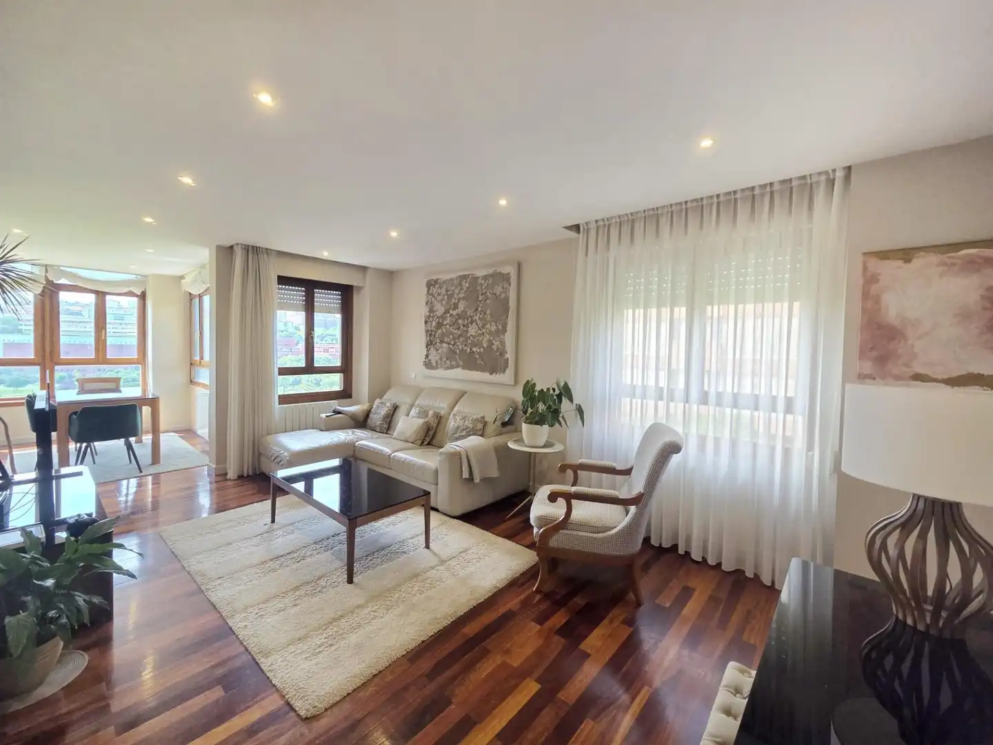 Wohnzimmer von Dachboden zur Miete in Santander mit Heizung, Privatgarten und Parkett