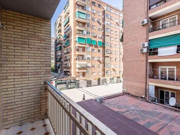 Pis amb ascensor en venda a Calle Reina Mora 23