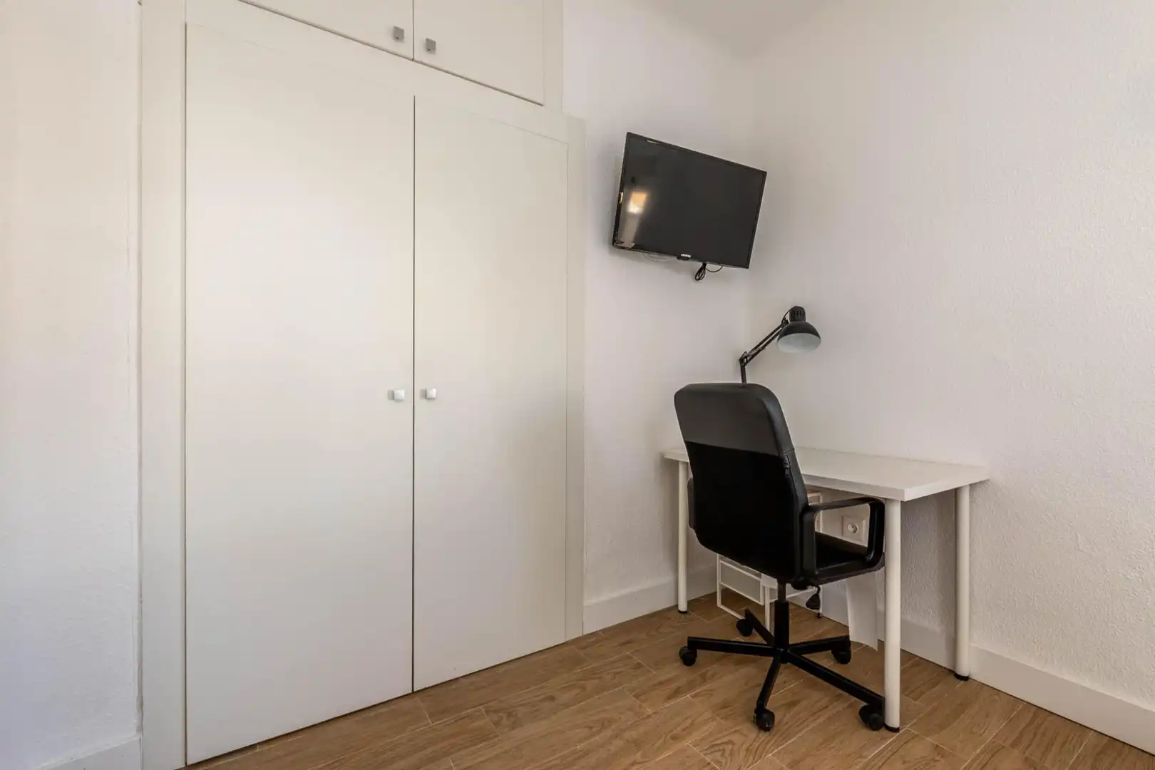 Bedroom of Flat for share in Granada  with Balcony