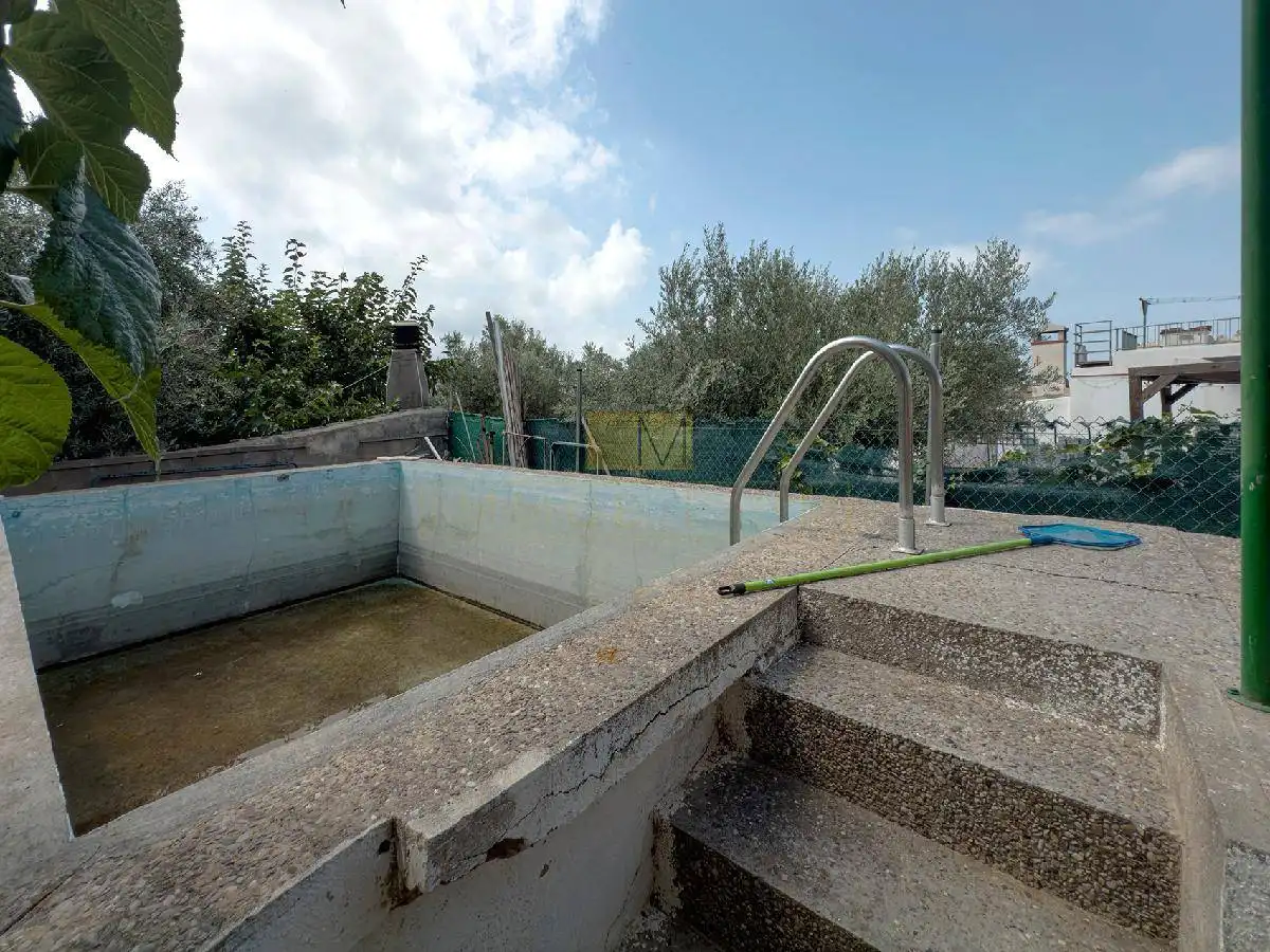 Piscina de Casa o xalet en venda en Vilanova i la Geltrú amb Calefacció, Jardí privat i Terrassa