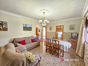 Maison avec balcon à vendre à Calle Huelva 4