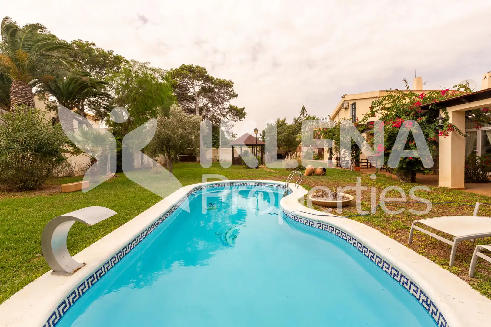 Exterior view of Houses for sale in Roquetas de Mar  with Air Conditioner, Private garden and Terrace