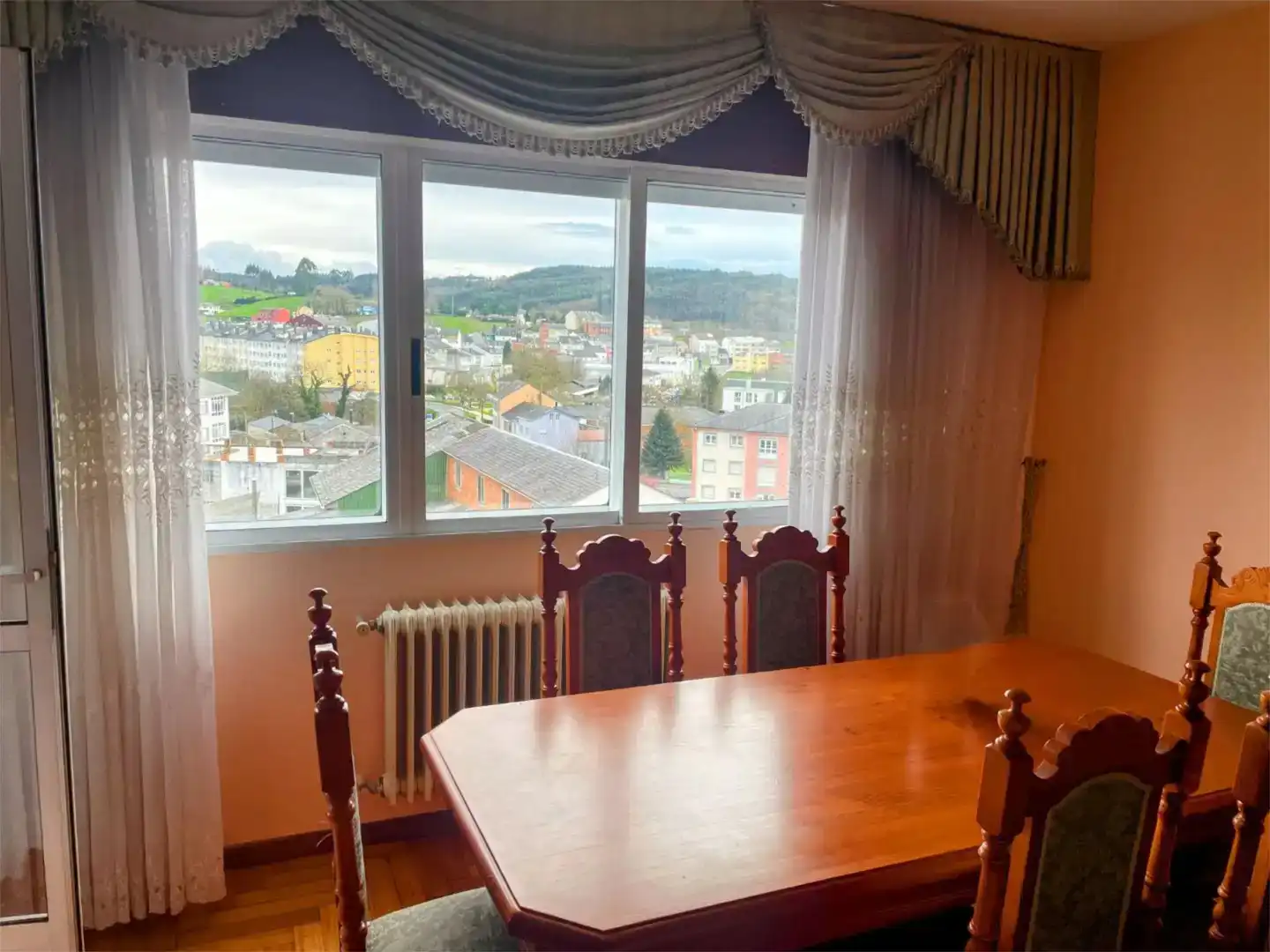 Comedor de Piso en venta en Meira con Parquet, Trastero y Amueblado