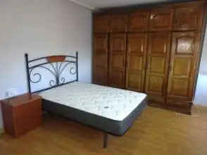 Habitación de Piso de alquiler en Gijón  con Calefacción, Parquet y Amueblado