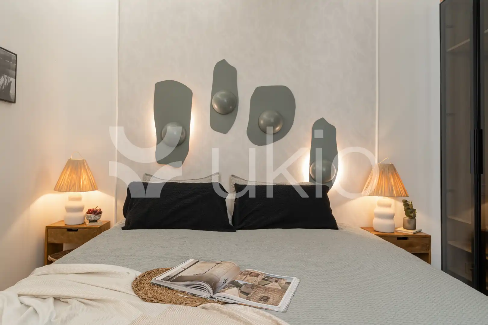 Dormitori de Apartament de lloguer en Madrid amb Aire condicionat, Calefacció i Moblat