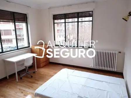 Habitación de Piso de alquiler en Vitoria - Gasteiz con Calefacción