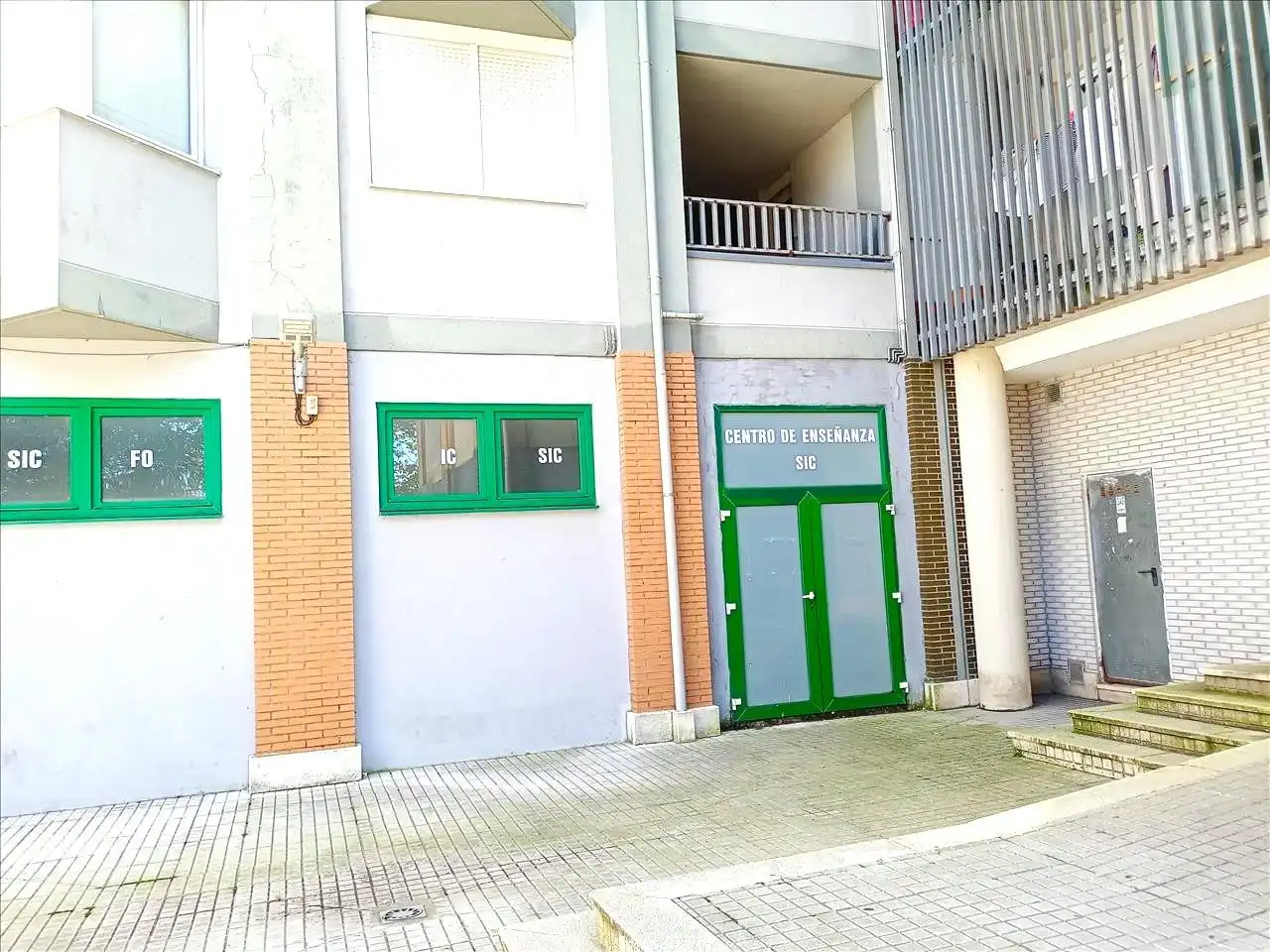 Vista exterior de Local en venda en Santa Cruz de Bezana