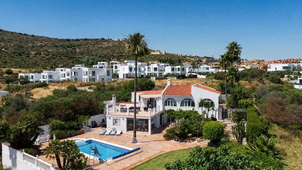 Vista exterior de Casa o chalet en venta en Sotogrande con Aire acondicionado, Jardín privado y Terraza