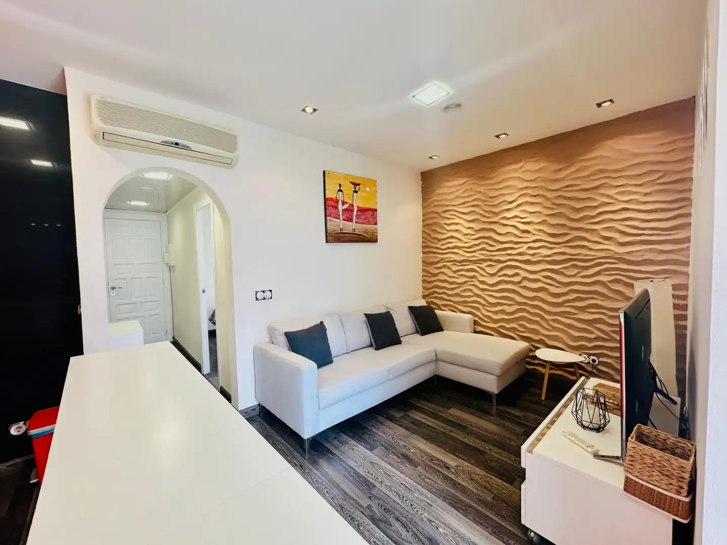 Sala d'estar de Apartament en venda en Empuriabrava amb Aire condicionat, Jardí privat i Moblat