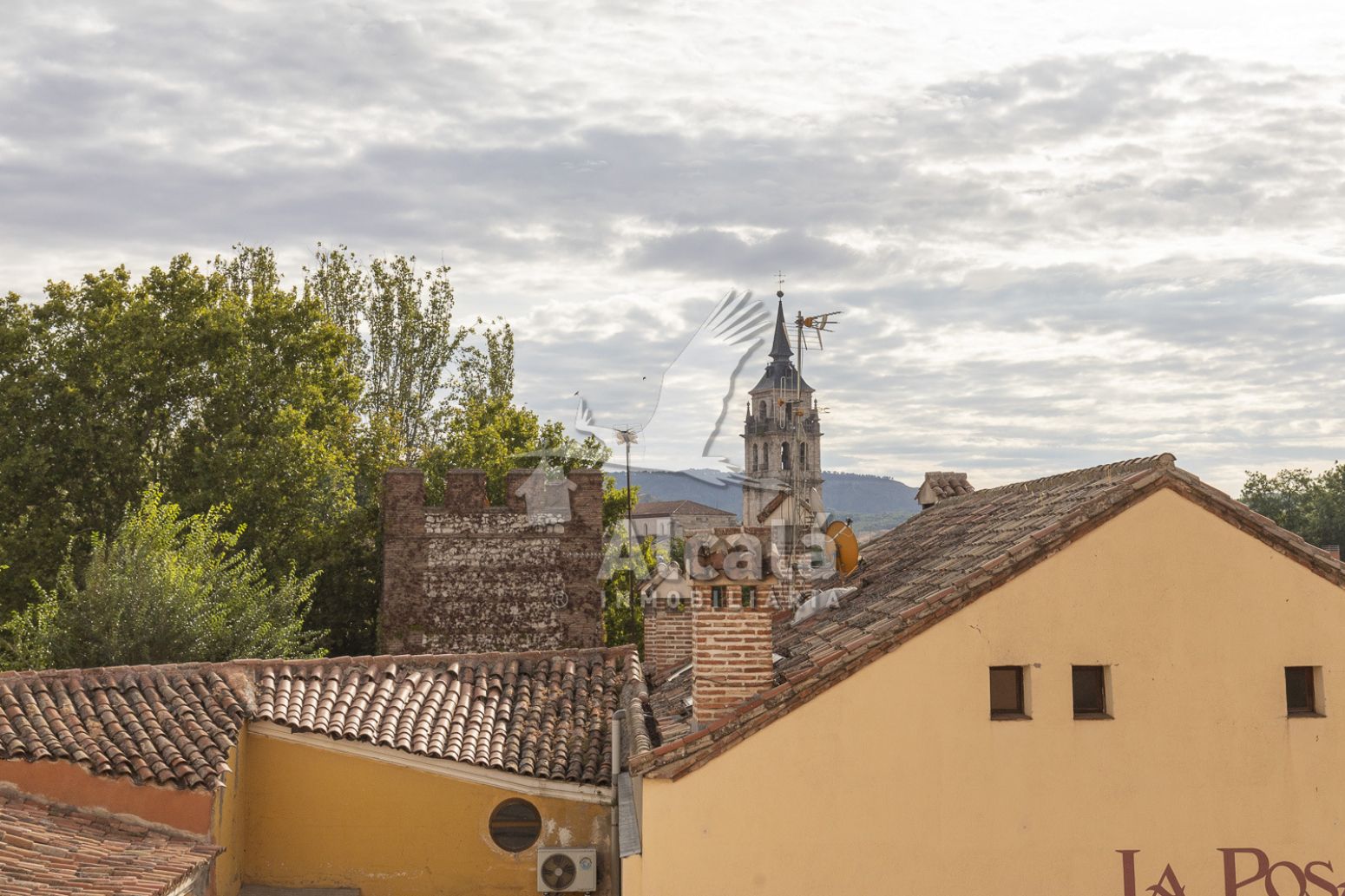 Vista exterior de Pis en venda en Alcalá de Henares amb Aire condicionat, Calefacció i Terrassa