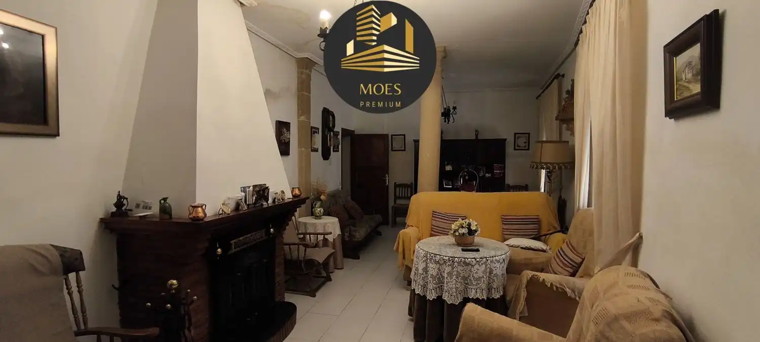 Sala de estar de Casa o chalet en venta en Úbeda con Terraza, Trastero y Balcón