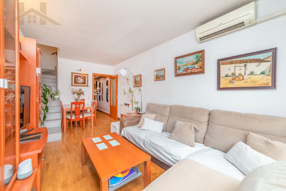 Living room of Duplex for sale in Alcobendas  with Air Conditioner, Heating and Parquet flooring
