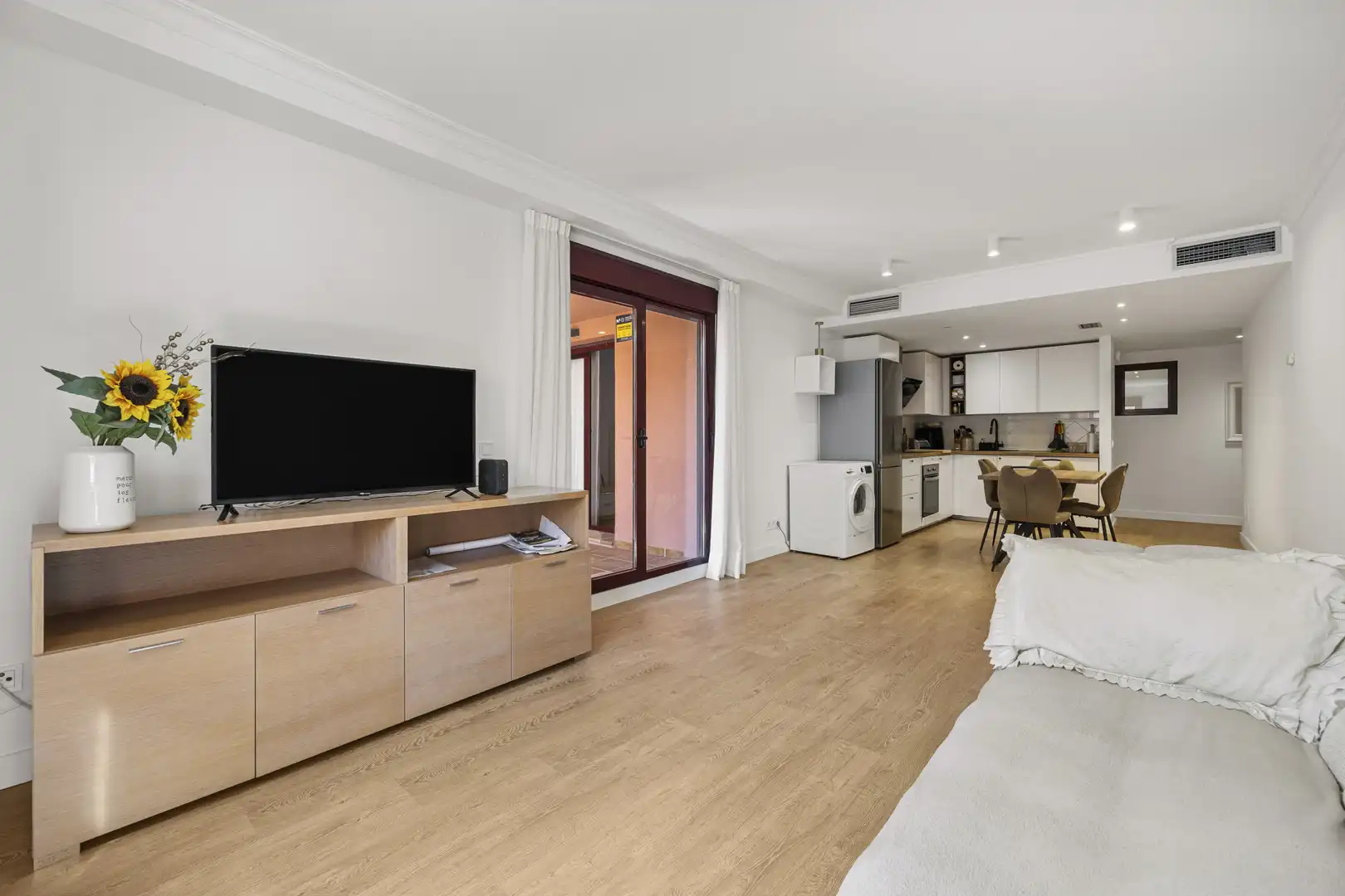 Sala de estar de Apartamento en venta en Benahavís con Aire acondicionado, Terraza y Piscina