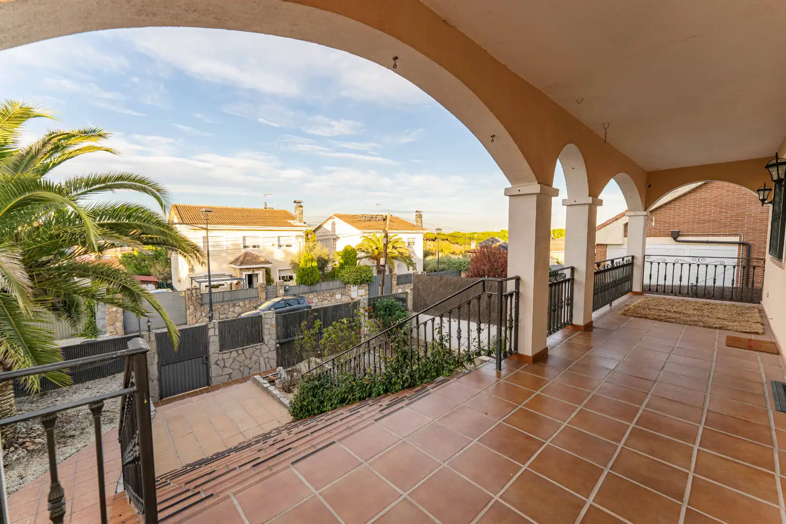Exterior view of Houses for sale in Sevilla la Nueva  with Air Conditioner, Heating and Private garden