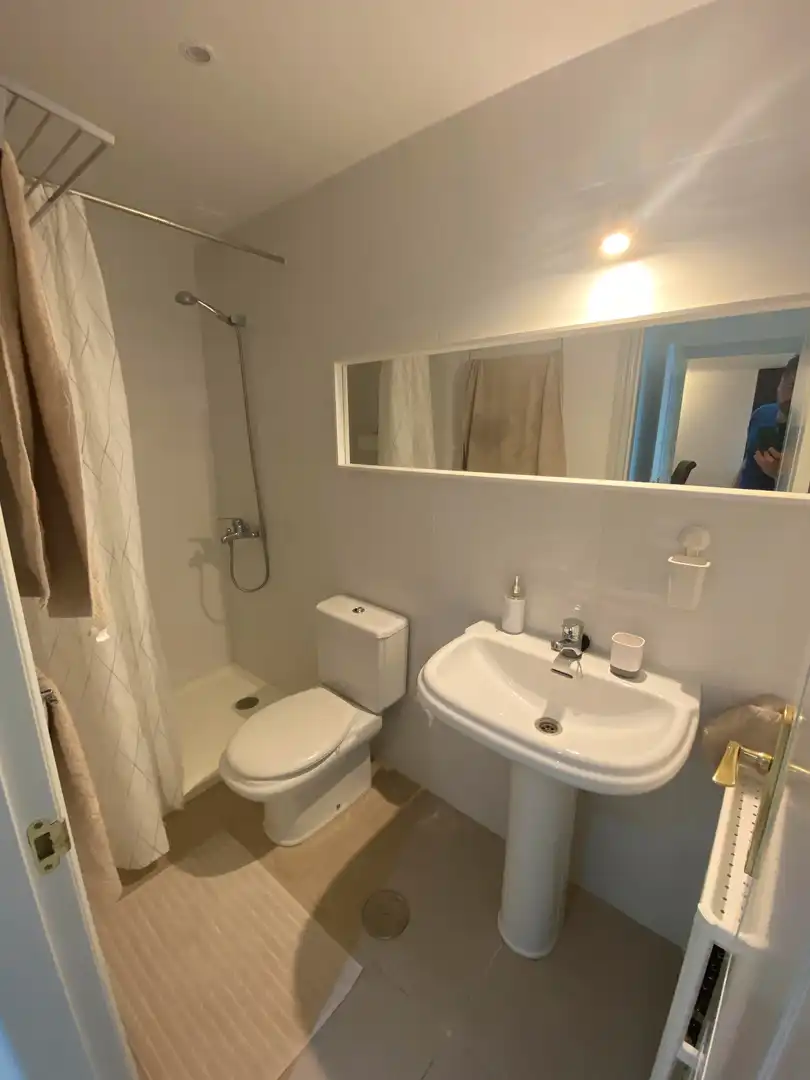 Baño de Planta baja de alquiler en Estepona con Aire acondicionado, Calefacción y Terraza