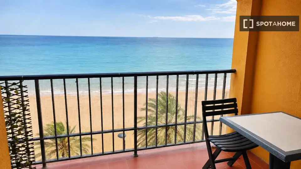 Appartamento con terrazza in affitto a Port Saplaya