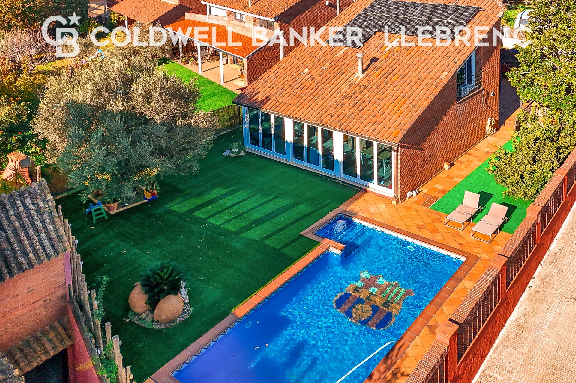 Piscina de Casa o xalet en venda en Sant Cugat del Vallès amb Aire condicionat, Calefacció i Jardí privat
